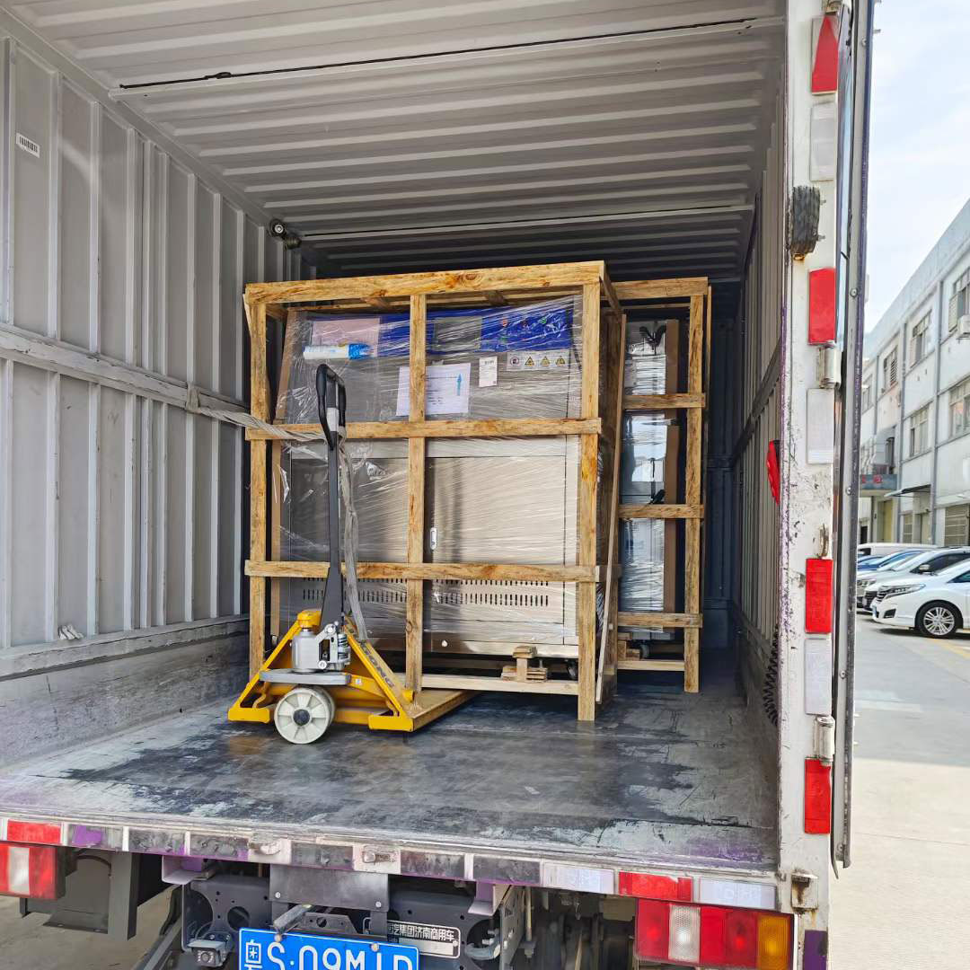 恒溫恒濕試驗箱與紫外線試驗箱發貨南京大學